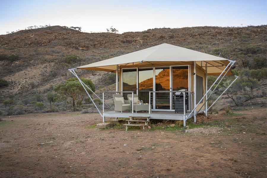 Flinders-Bush-retreats-exterior